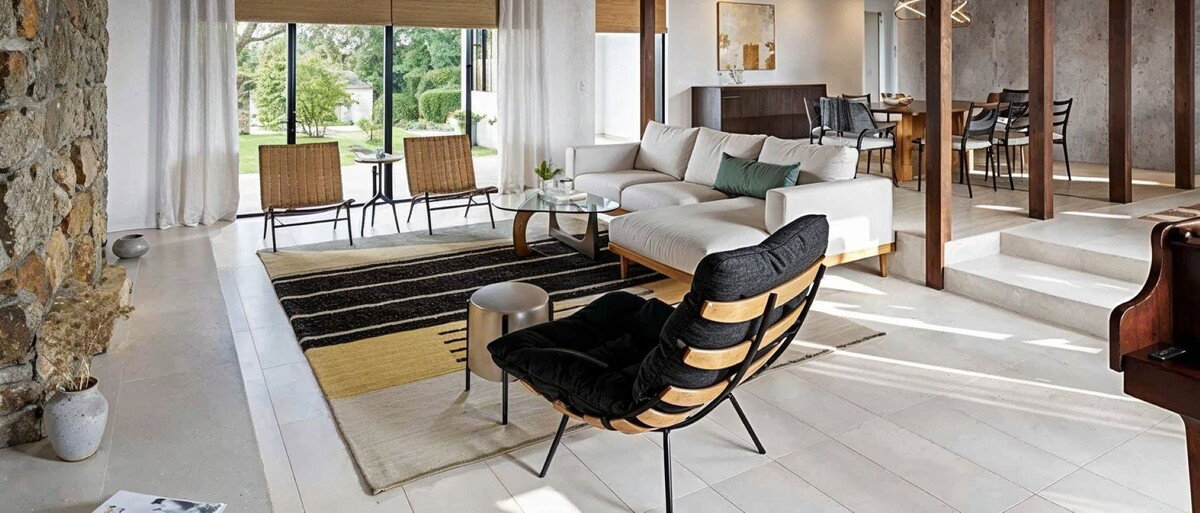 Classy Modern Home Makeover With Eat-In Nook | Decorilla - Luxury Contemporary Home Makeover