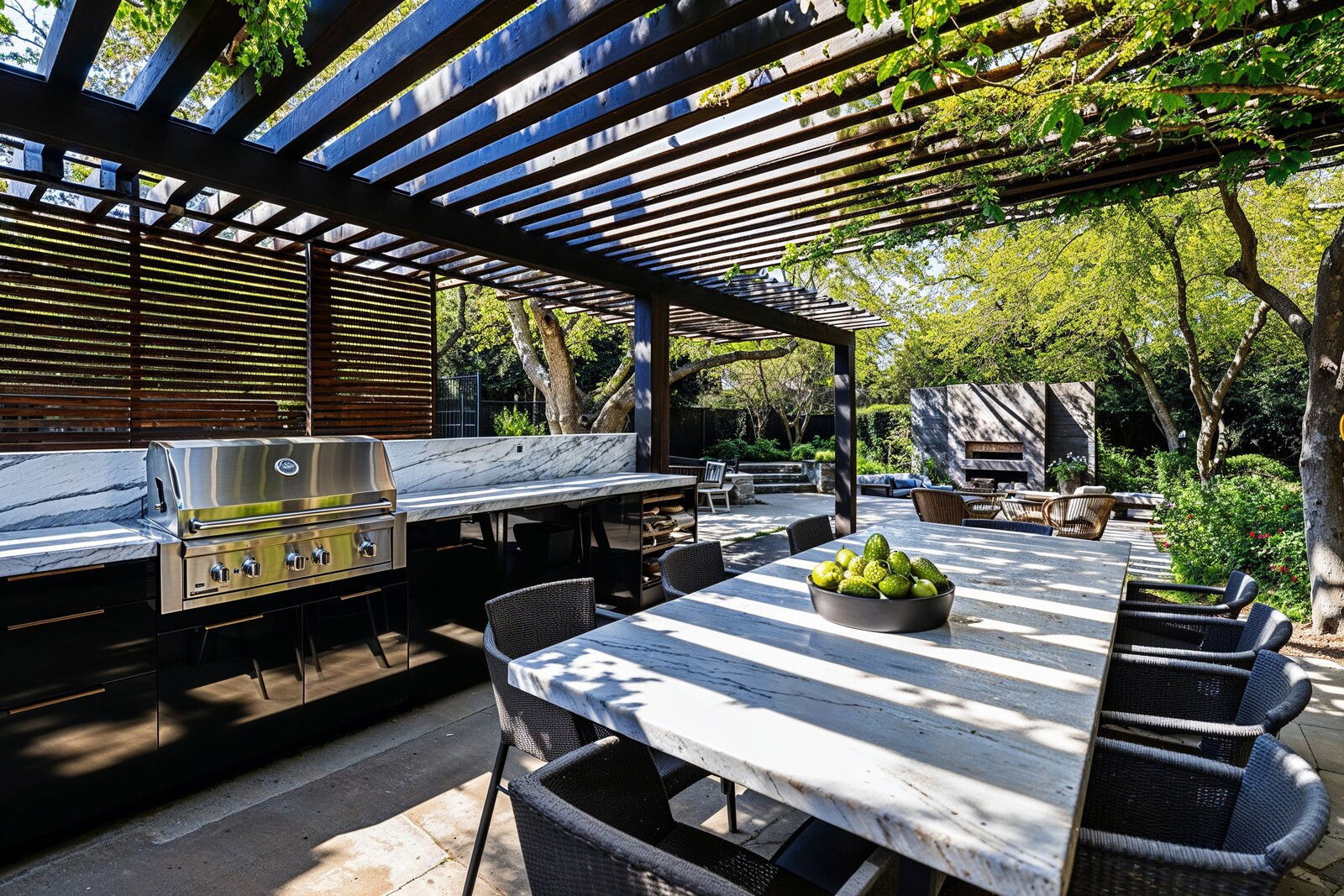 Pergola & Outdoor Kitchen Design