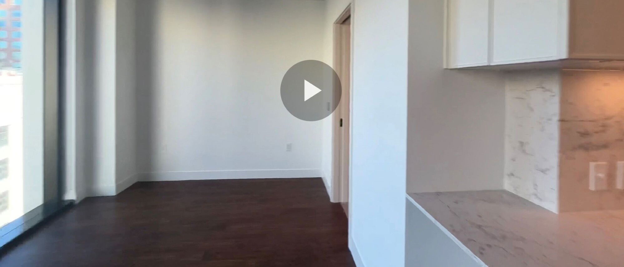 Diseño de interiores de apartamento tipo estudio fresco - Foto antes