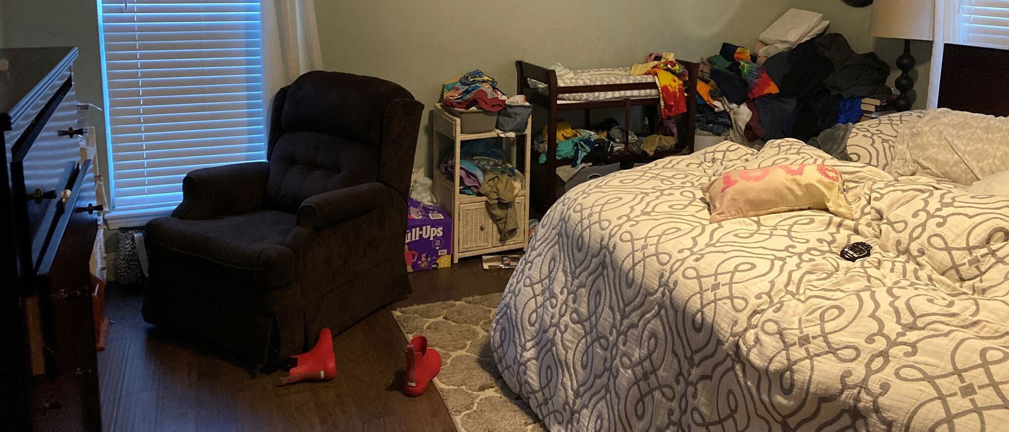 Remodelación Glamourosa de Dormitorio Principal y Baño - Foto Antes