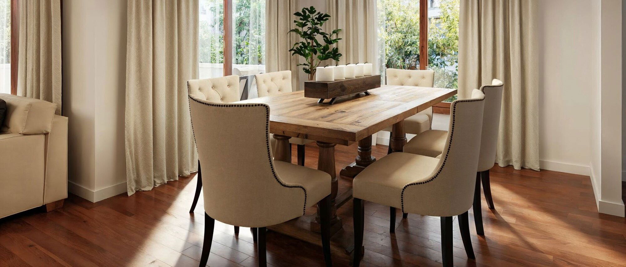 Transformación de Comedor en Tonos Crema y Rústicos - Renderizado Después