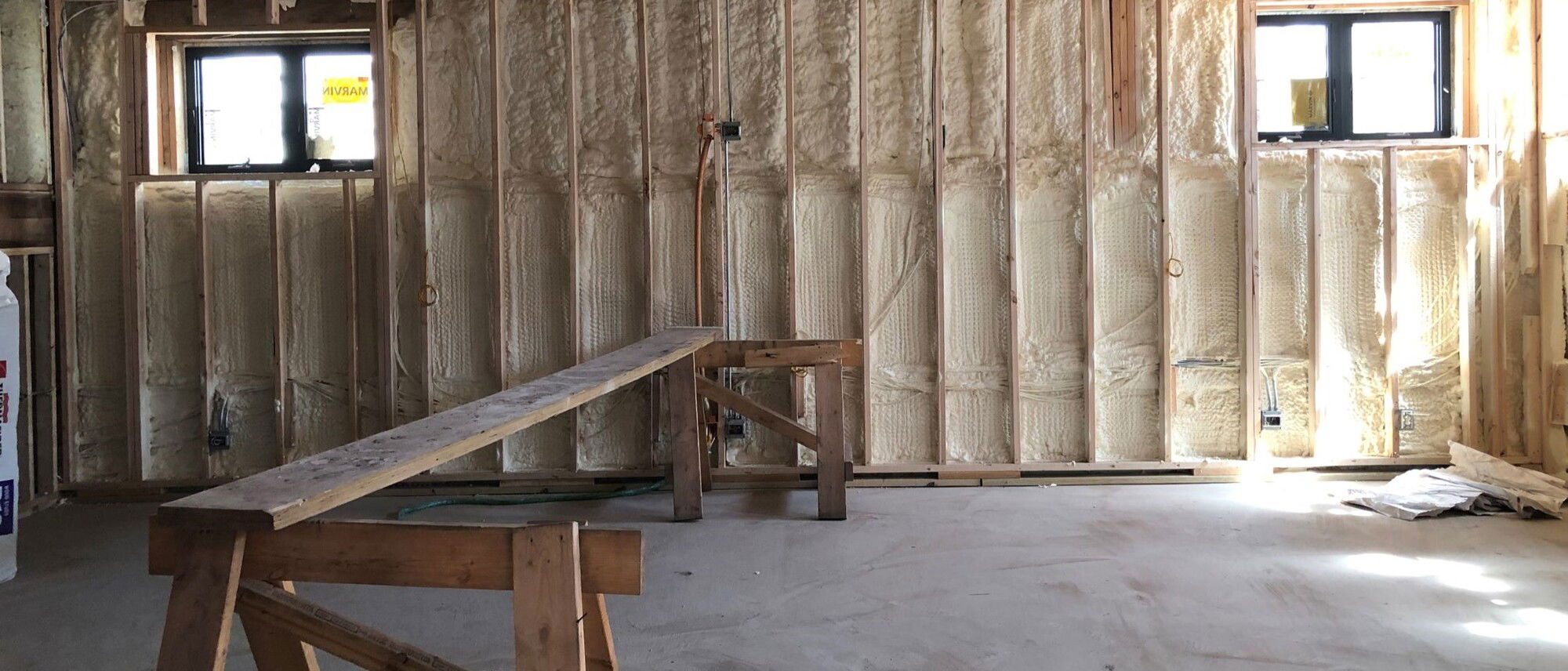 Remodelación moderna de sala de entretenimiento - Foto antes