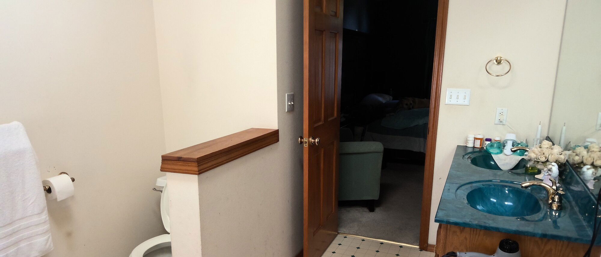 Remodelación de dormitorio y baño moderno y elegante - Foto antes