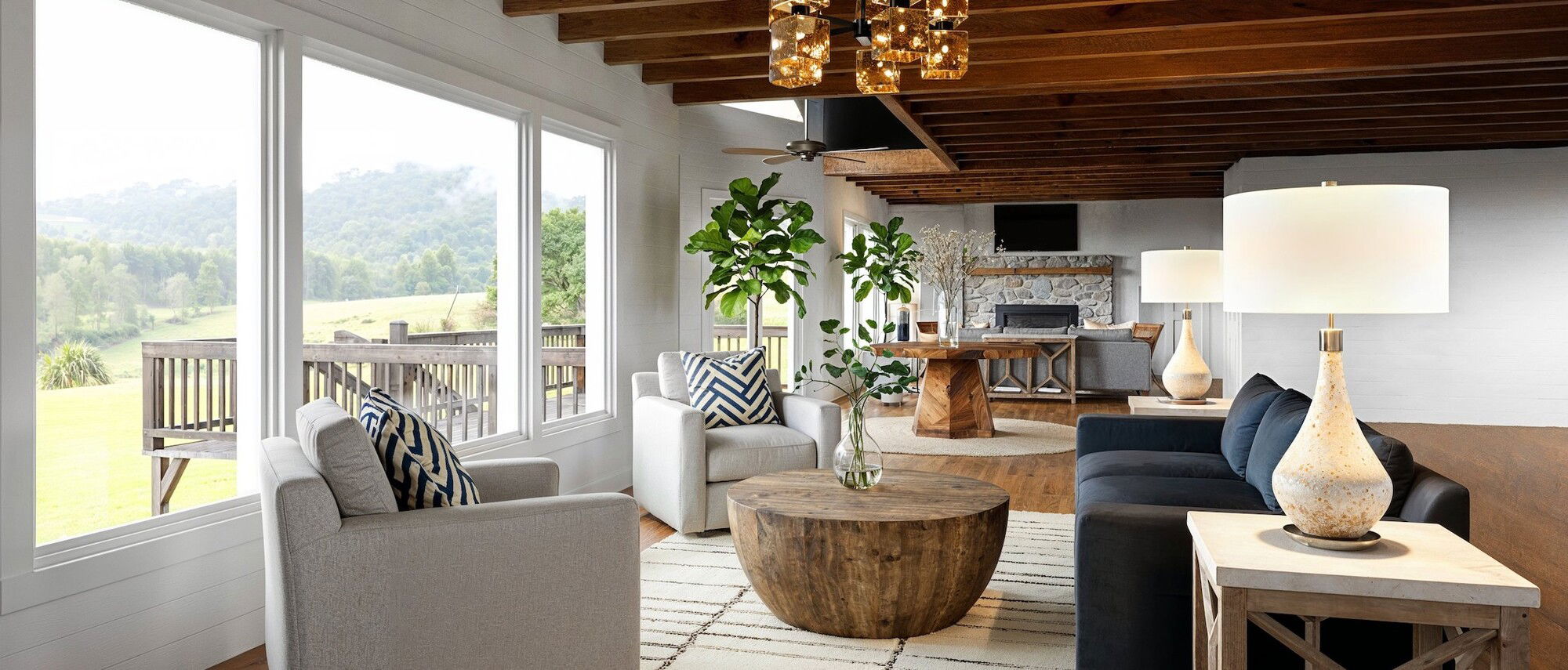 Diseño Interior de Sala y Comedor de Cabaña Moderna - Renderizado Después