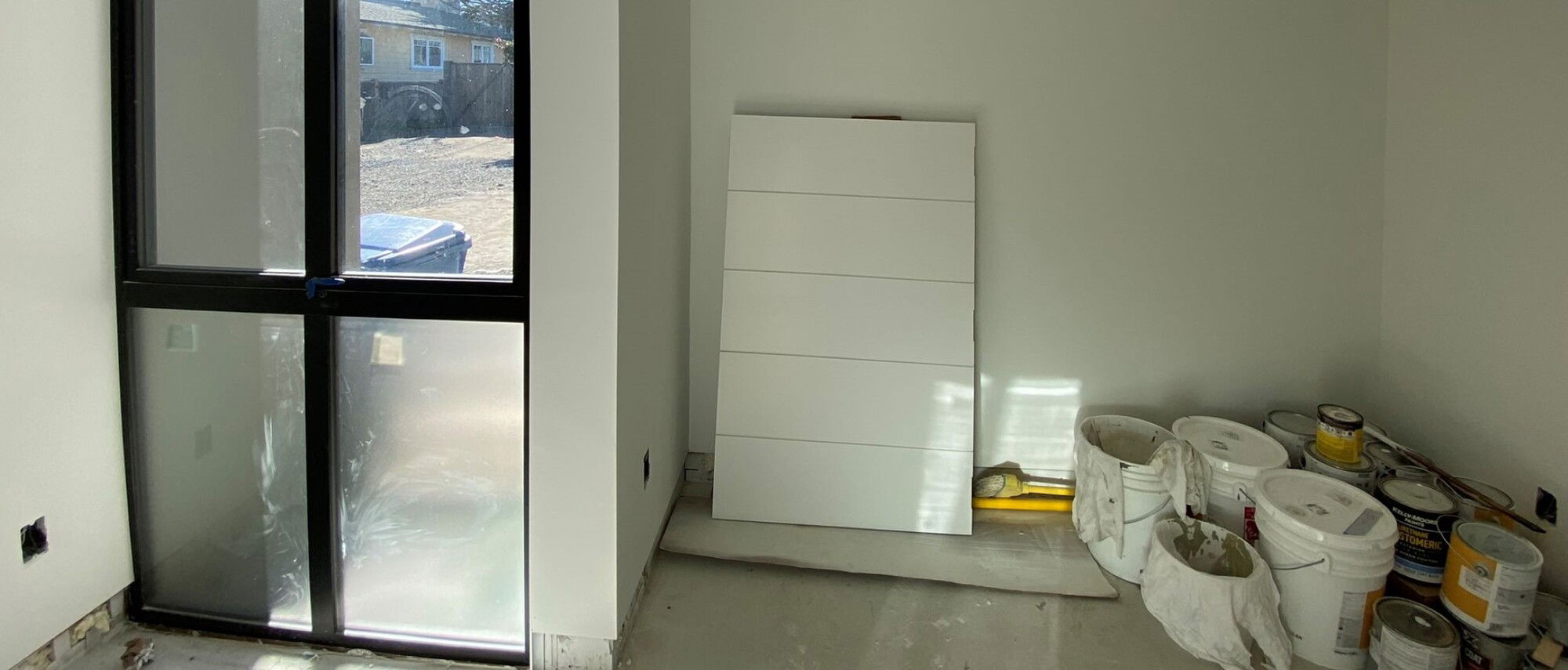 Transformación contemporánea de oficina pequeña en casa - Foto antes