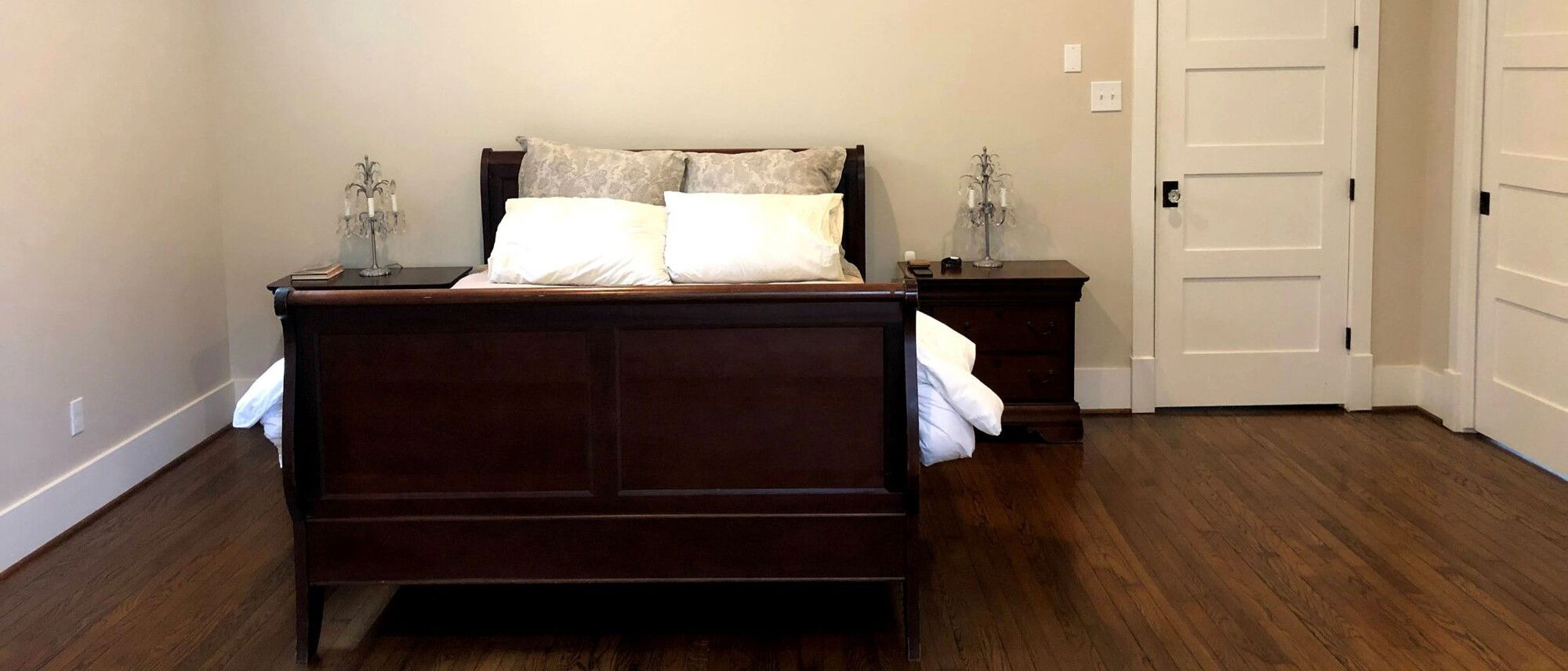Diseño de interiores de dormitorio ecléctico femenino - Foto antes