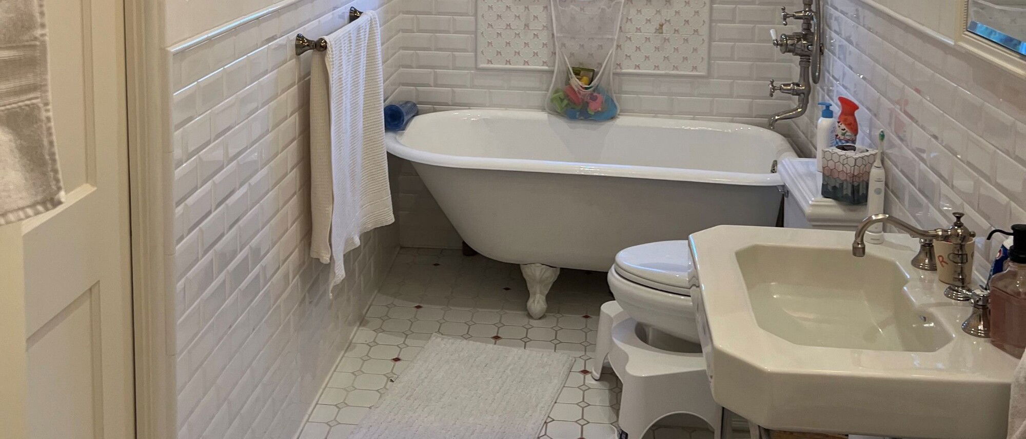 Renovación de baño masculina y cómoda - Foto antes