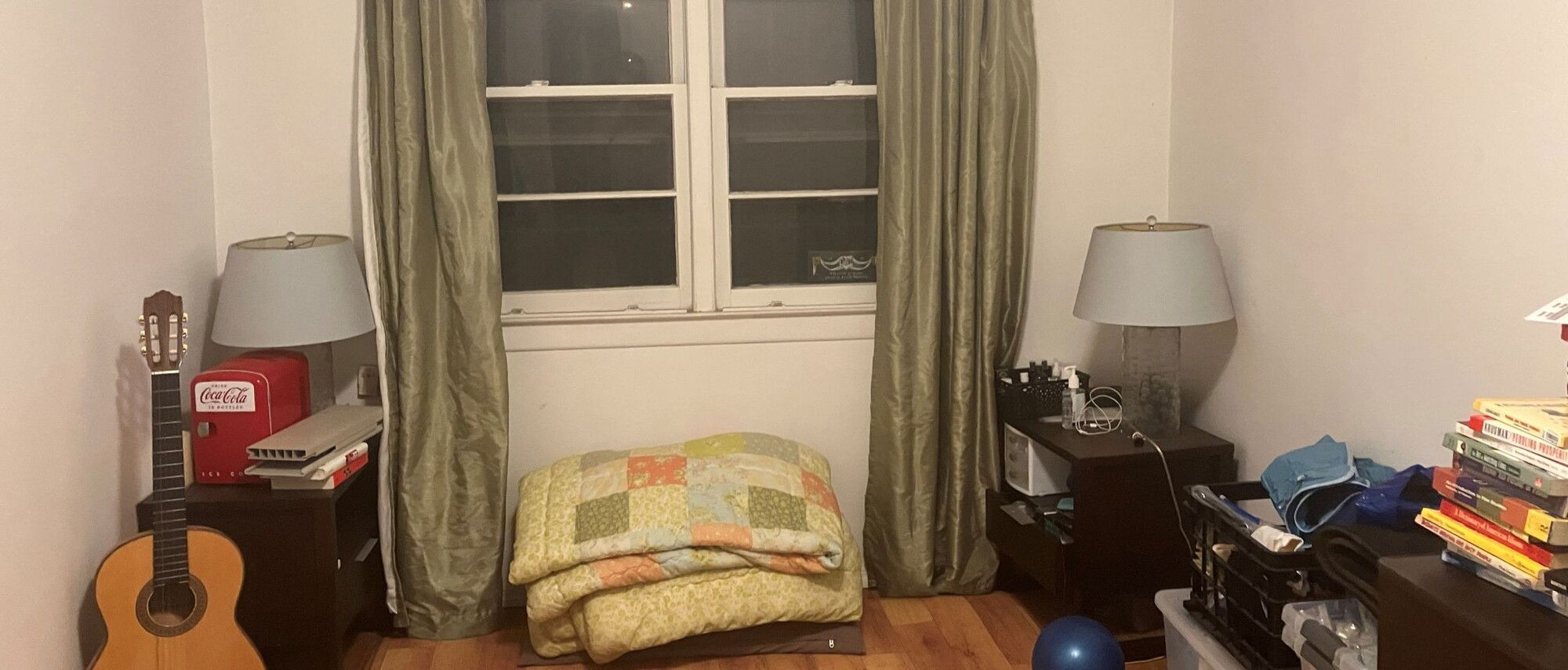 Diseño de dormitorio minimalista de madera - Foto antes