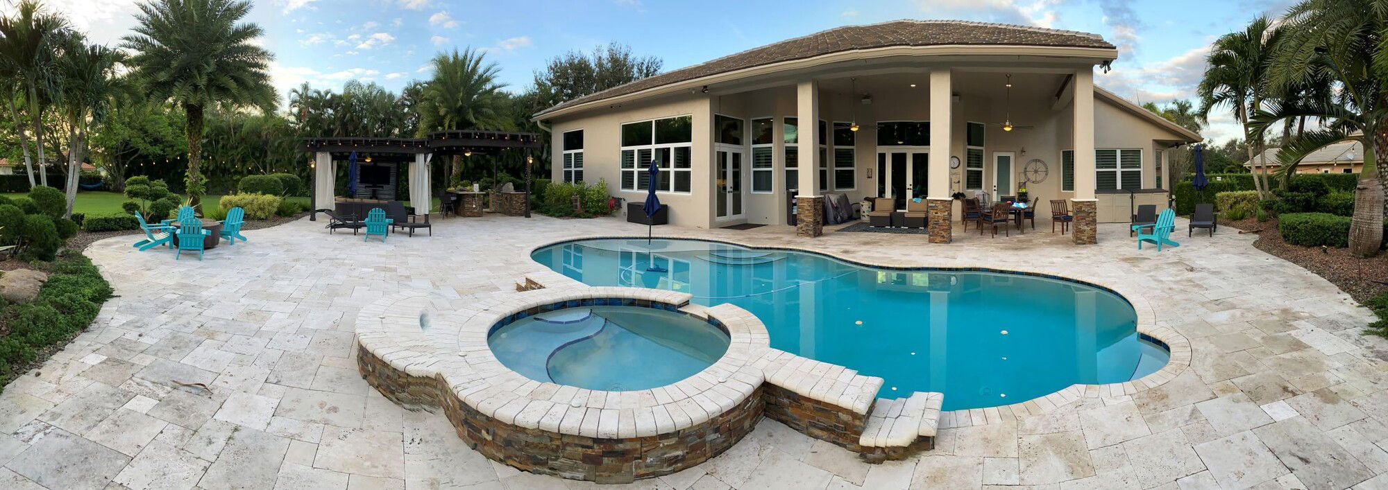 Patio Costero Relajante con Parrilla y Piscina - Foto Antes