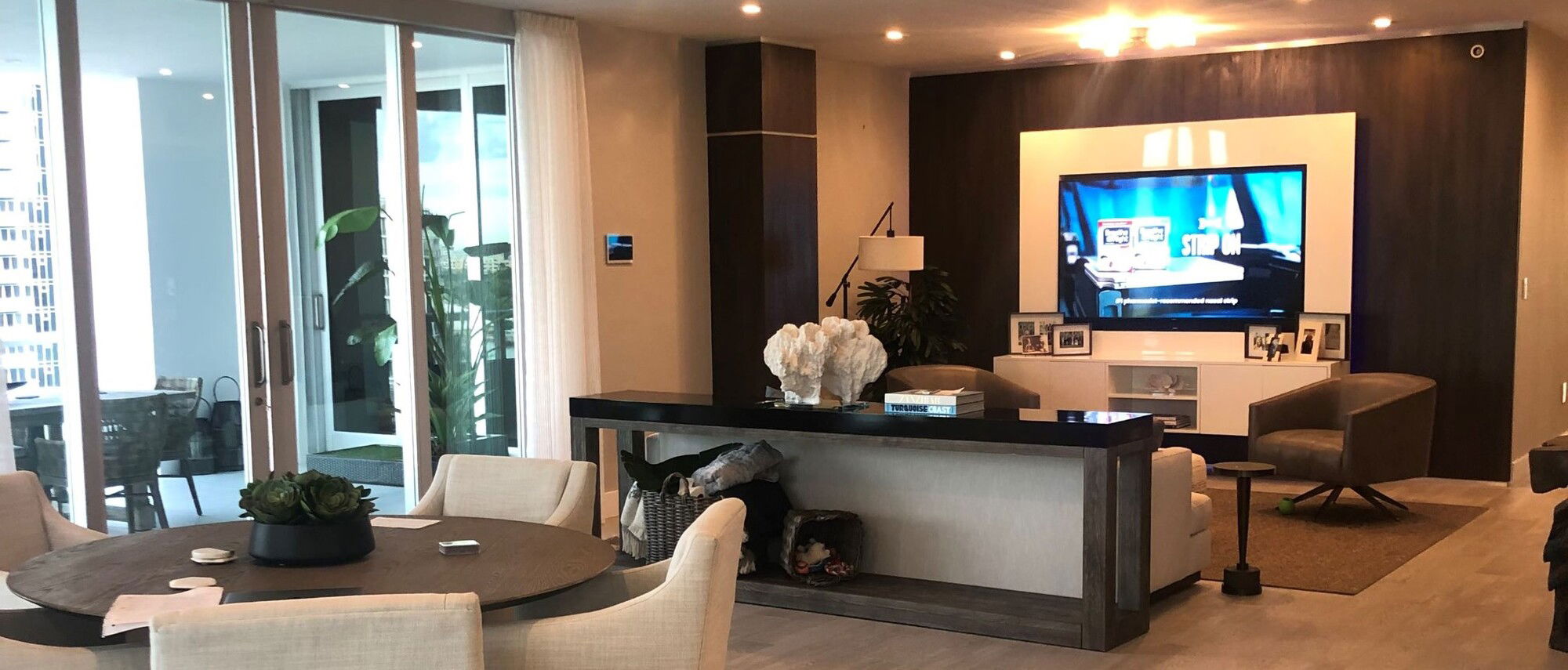 Sala de Estar y Comedor Clásico Contemporáneo - Foto Antes