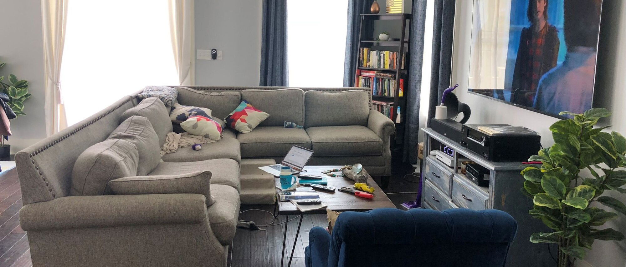 Sala de estar y comedor brillante con decoración transitional - Foto antes