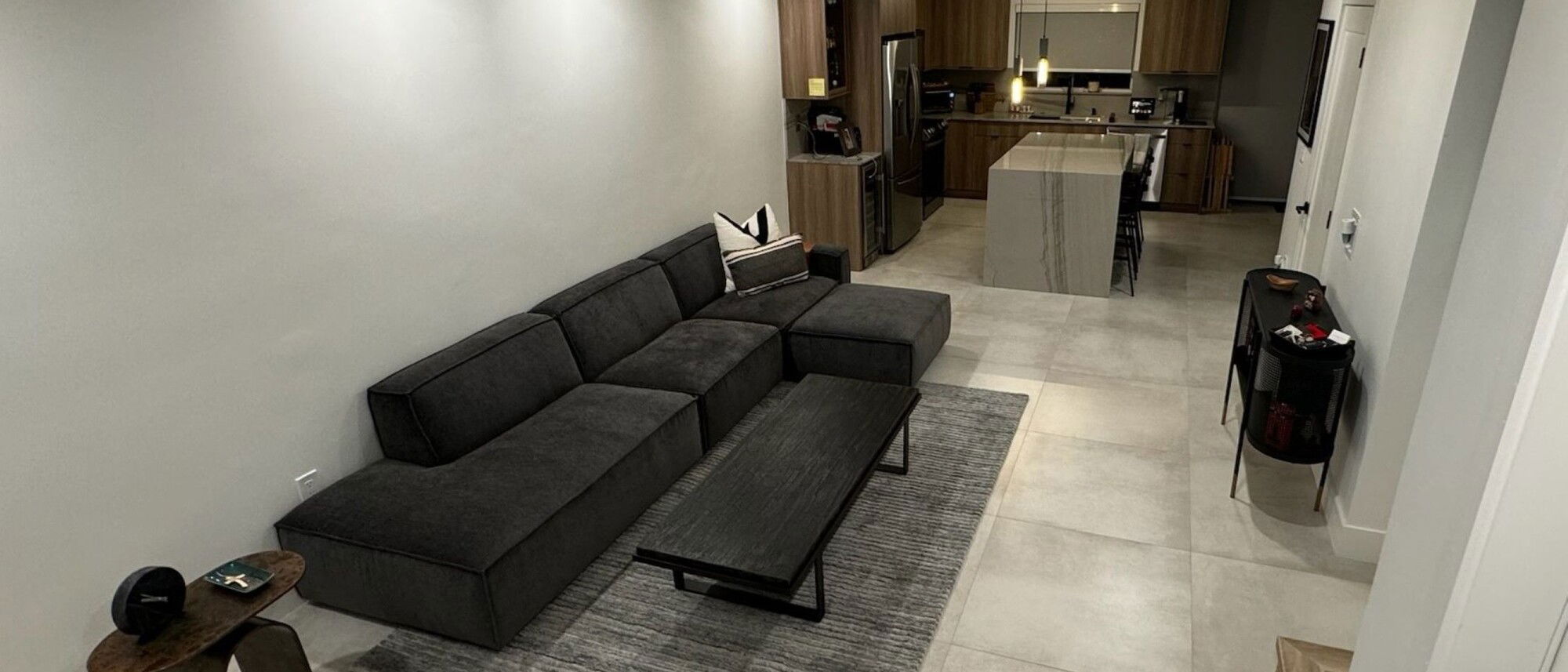Transformación de hogar industrial moderno masculino - Foto del antes