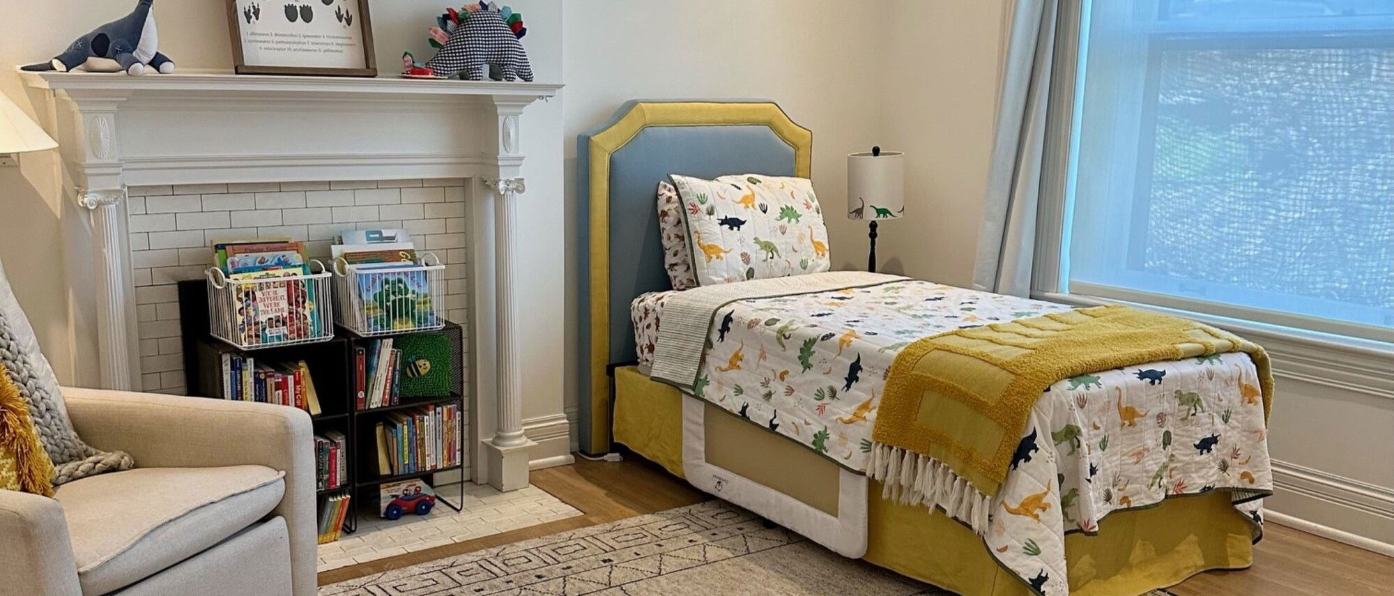 Diseño de interiores de habitación infantil con tema de viaje- Foto antes