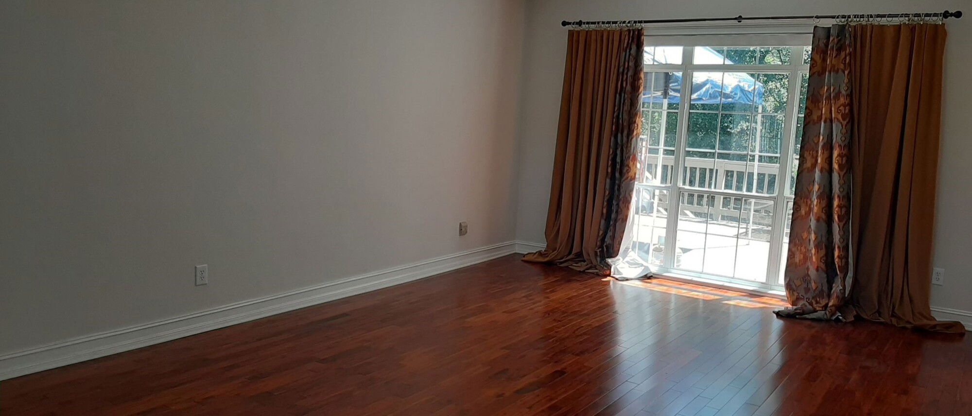 Diseño de Interior de Sala de Estar Artística y Glamourosa - Foto Antes