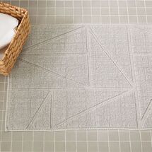 Online Designer Bathroom Organic Triangle Sculpted Bath Mat, Frost Gray, 20"x34"