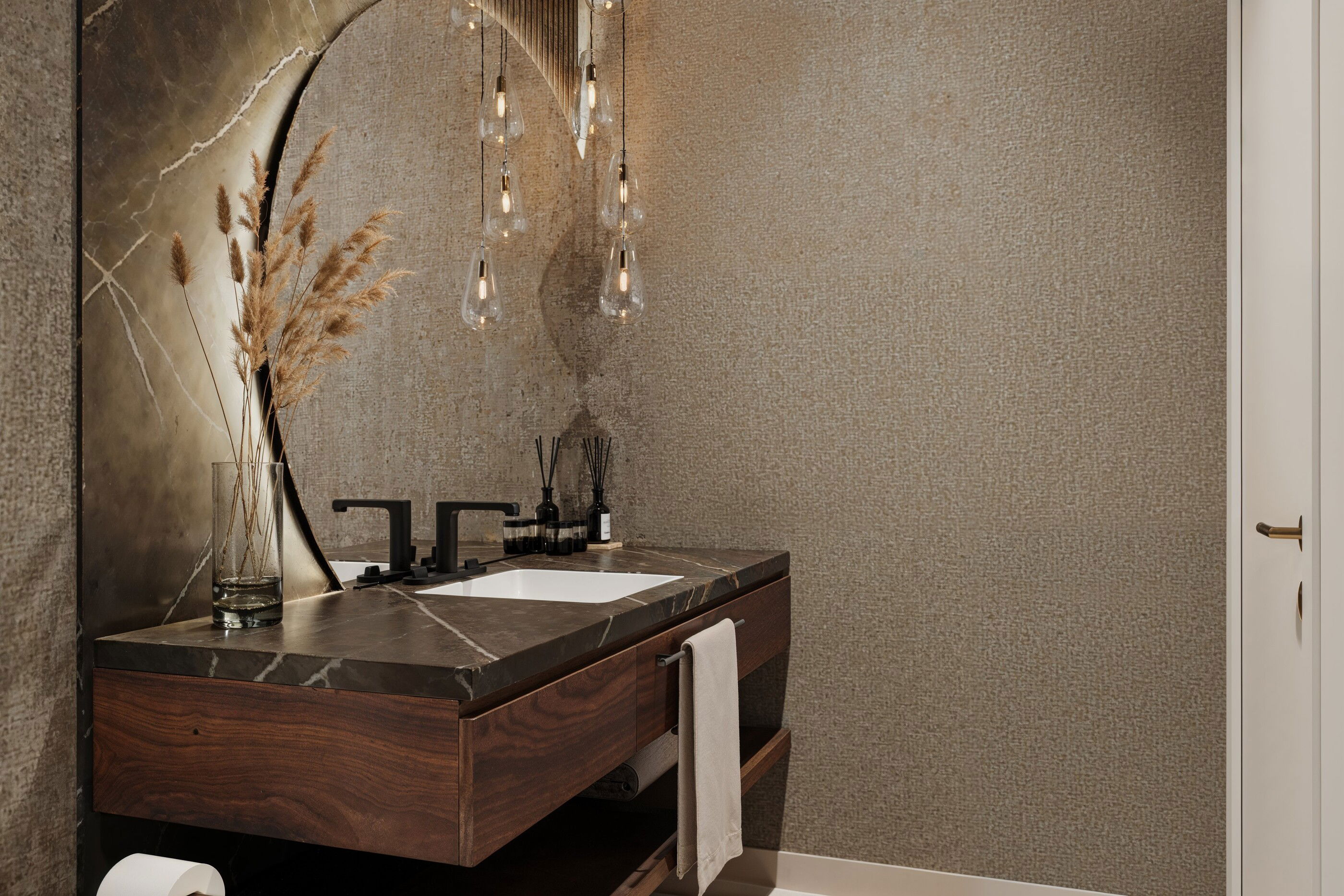 Combined Modern Luxury Bathroomn