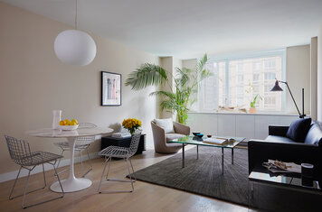 Online design Contemporary Living Room by Shamus M. thumbnail