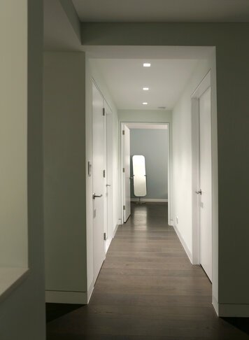 Online design Modern Hallway/Entry by Leonora M. thumbnail