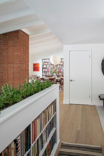 Online design Modern Hallway/Entry by Leonora M. thumbnail