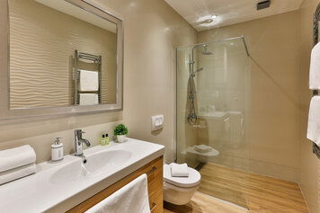 Online design Contemporary Bathroom by Andrej R. thumbnail