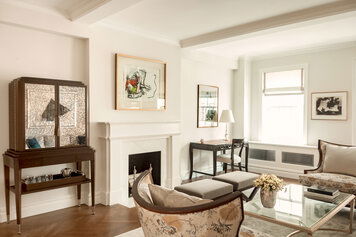 Online design Traditional Living Room by Leonora M. thumbnail