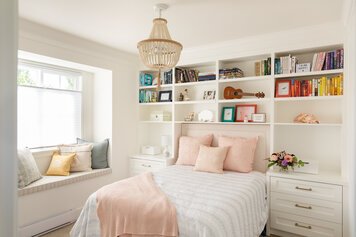 Online design Glamorous Bedroom by Jil M. thumbnail