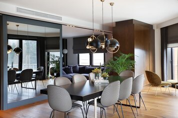 Online design Contemporary Dining Room by Meric S. thumbnail