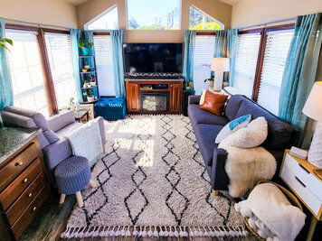 Online design Modern Living Room by Adrian D. thumbnail