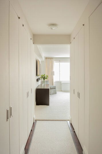 Online design Modern Bedroom by Leonora M. thumbnail