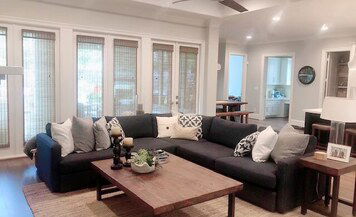 Online design Transitional Living Room by Berkeley H. thumbnail
