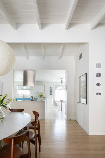Online design Modern Dining Room by Leonora M. thumbnail