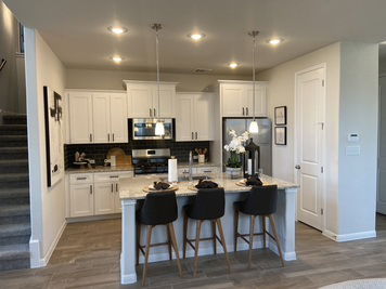 Online design Modern Kitchen by Danielle H. thumbnail