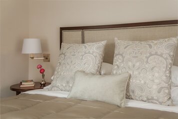 Online design Traditional Bedroom by Leonora M. thumbnail
