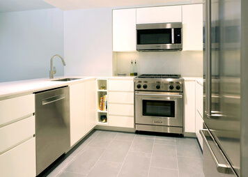 Online design Modern Kitchen by Leonora M. thumbnail