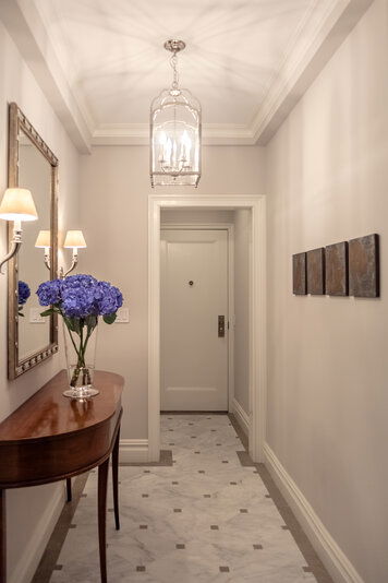 Online design Traditional Hallway/Entry by Leonora M. thumbnail