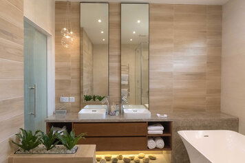 Online design Modern Bathroom by Sophio J. thumbnail