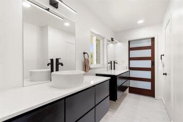 Online design Contemporary Bathroom by Ivonne O. thumbnail