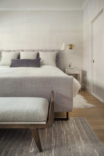 Online design Contemporary Bedroom by Leonora M. thumbnail