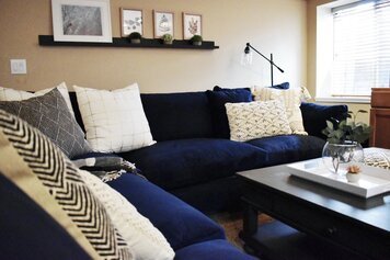 Online design Transitional Living Room by Alyssa H. thumbnail