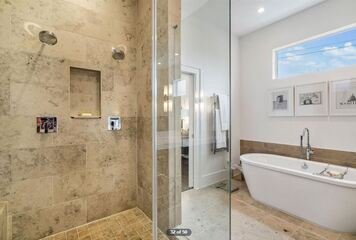 Online design Modern Bathroom by Emina A. thumbnail