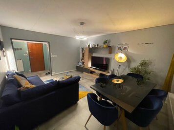 Online design Modern Living Room by Fereshteh H. thumbnail