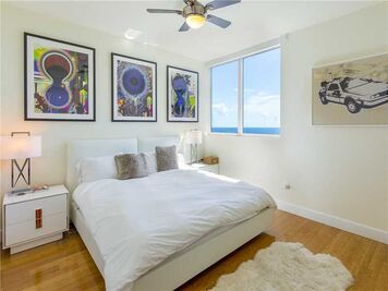 Online design Modern Bedroom by Henrika T. thumbnail