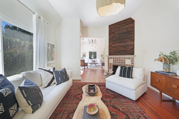 Online design Modern Living Room by Sarah R. thumbnail