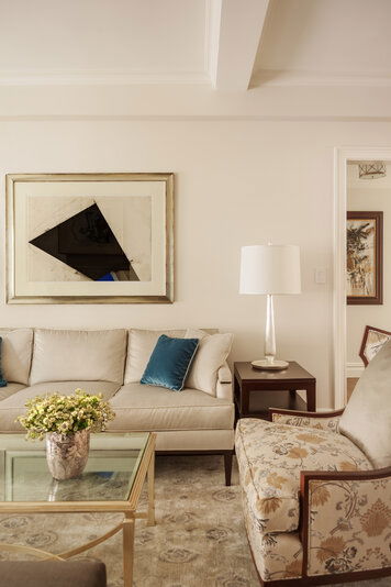 Online design Traditional Living Room by Leonora M. thumbnail