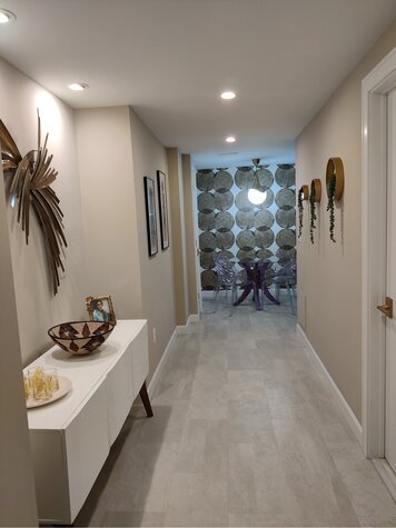 Online design Modern Hallway/Entry by Lorra R. thumbnail
