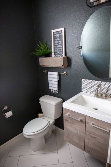 Online design Modern Bathroom by Alyssa H. thumbnail