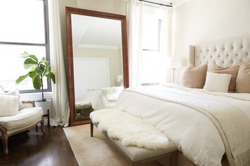 Online design Modern Bedroom by Samantha T. thumbnail