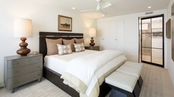 Online design Modern Bedroom by Emina A. thumbnail