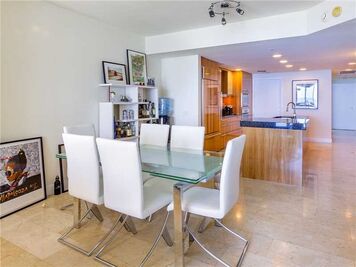 Online design Modern Dining Room by Henrika T. thumbnail