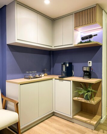 Online design Contemporary Hallway/Entry by Karla A. thumbnail